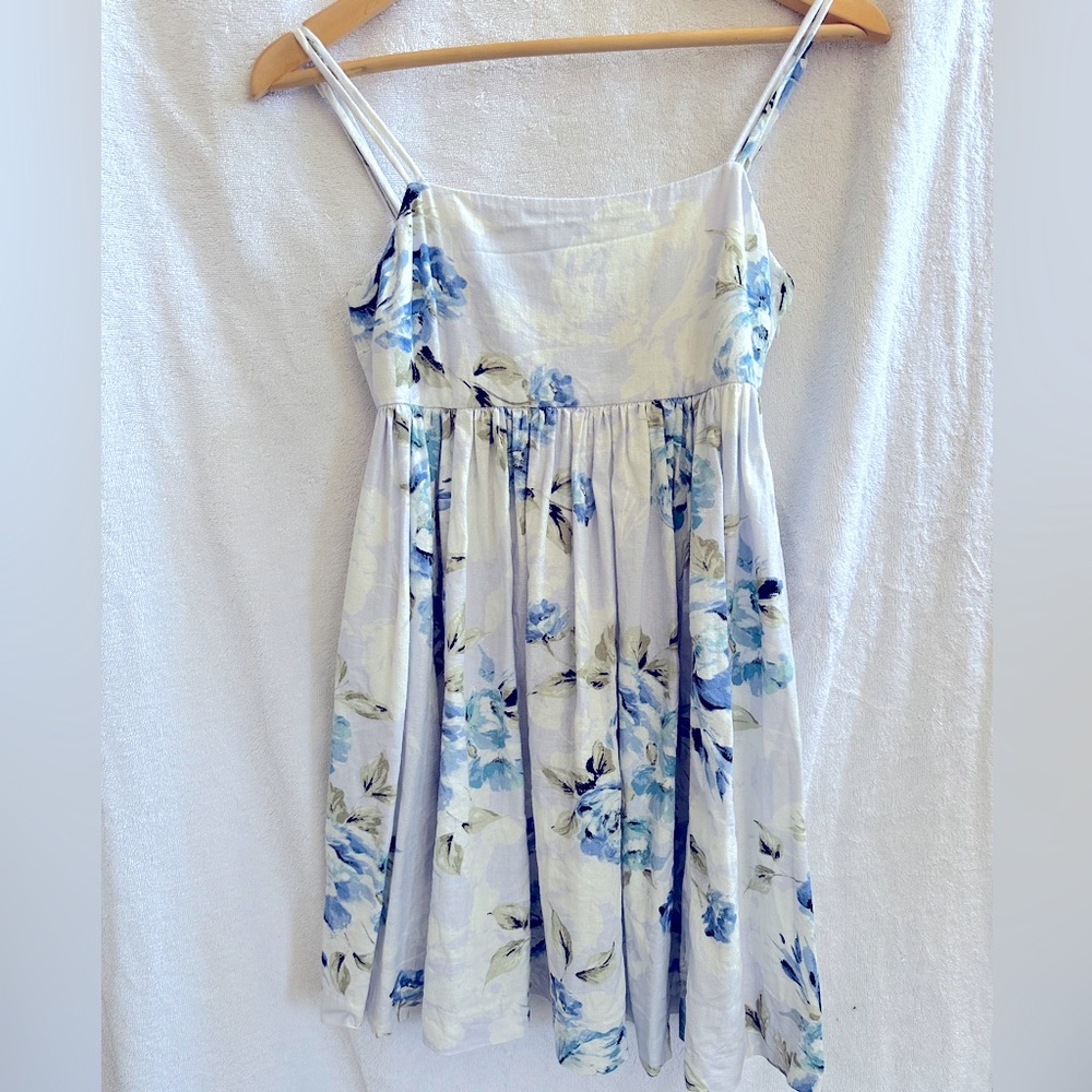 Sweet 16 Babydoll floral linen blend short summer dress. Small. Mint condition.
